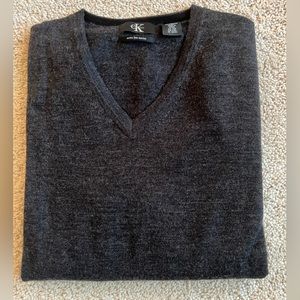 Calvin Klein Men’s 100% Merino Wool V-Neck Sweater. Size: Medium, Charcoal Grey.